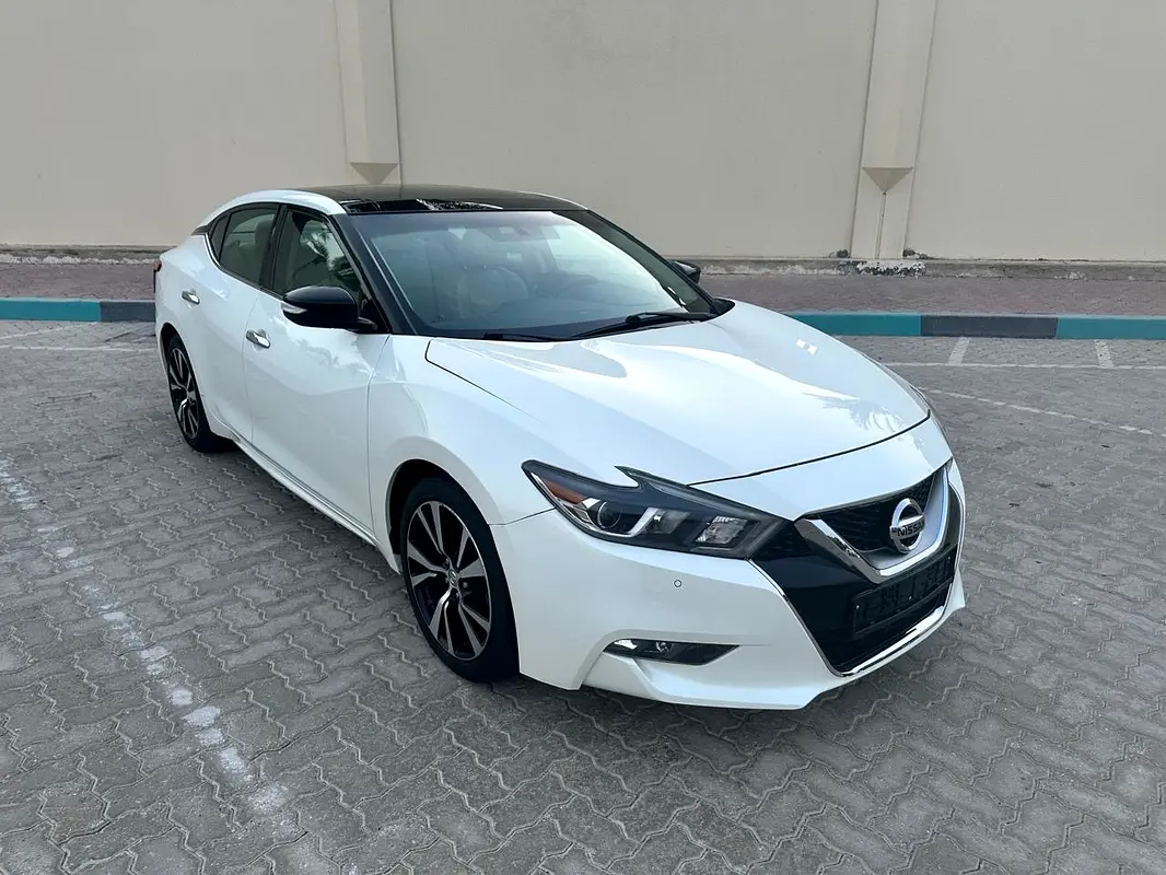 Nissan Maxima 2018 — photo 1 of 10