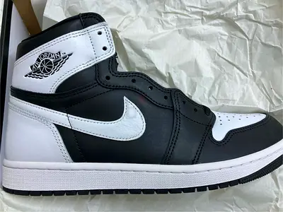 Air Jordan 1 High Black White