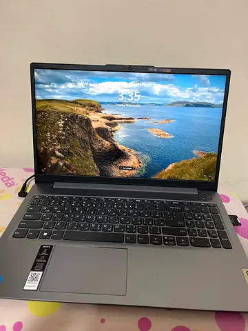Lenovo IdeaPad Laptop Slim 3