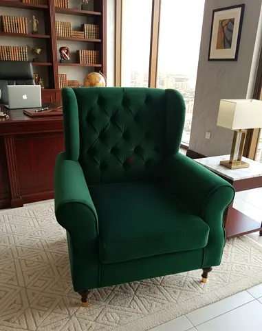 Elegant Green Armchair with Classic Design