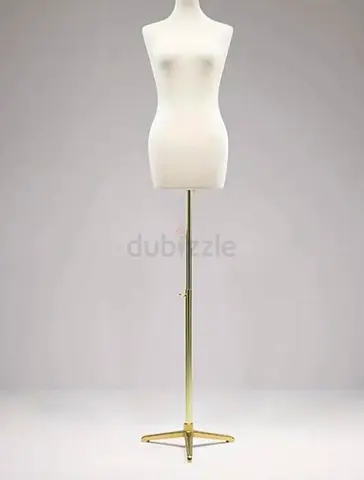 منكان باللون الأبيض بحالة جديدة تمامًا white mannequin