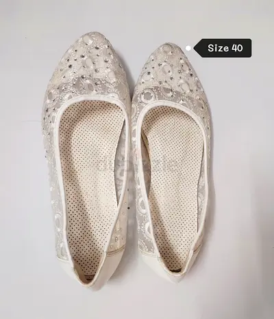 Elegant White Flats with other 2 pair free shoes.
