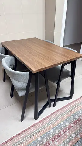 طاولة طعام 4 كراسي فاخرة جدا