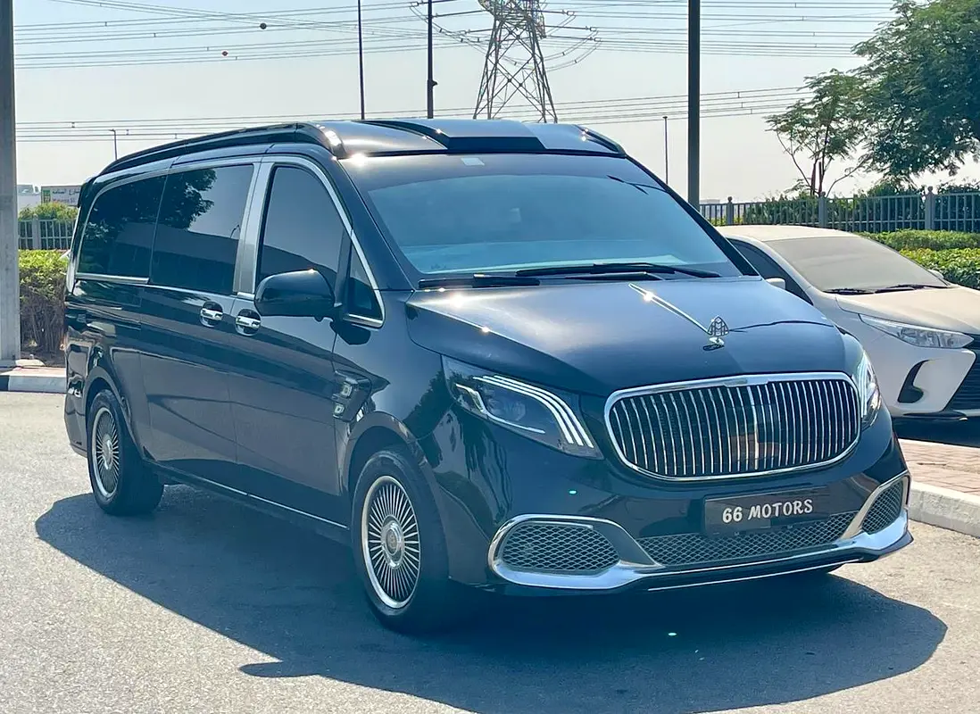 Mercedes-Benz V-Class 2024 — photo 1 of 15