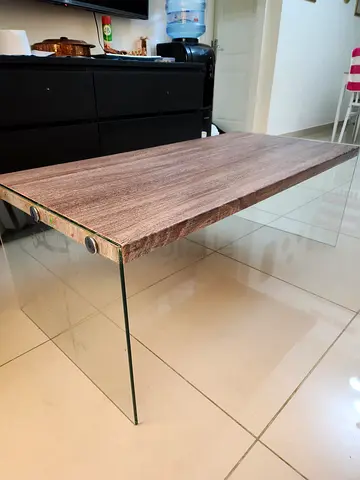 Stylish Glass-Top Coffee Table with Wooden Edge