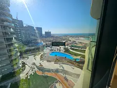 High-Floor Waterfront Residence at North Bay