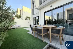 End Unit | 4 bedrooms | Near to Park