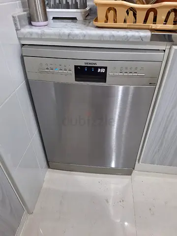 Siemens iq300 Dishwasher freestanding three racks like new condition working prefect neat