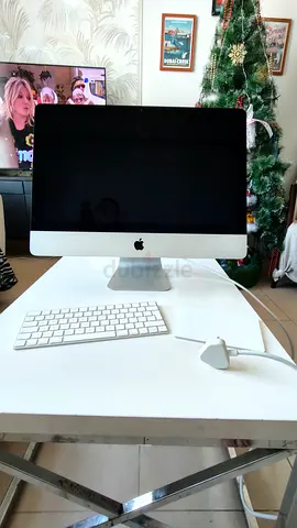 Apple iMac All-in-One Computer with Keyboard and Mouse. 8Gb memory 900aed.mint condition
