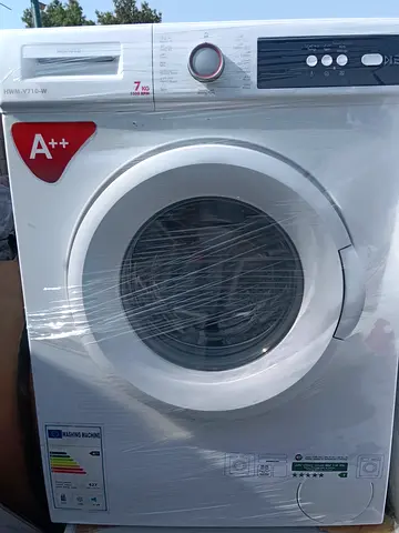 Modern Samsung Washing Machine in Excellent Condition