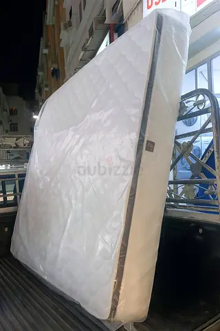 King size 180x200cm mattress for sale. Memory foam pillow top. Same day delivery