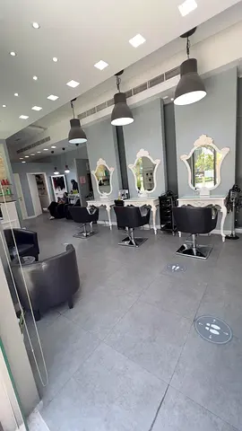 Stylish Salon mirror and tables Furniture Set for Resale