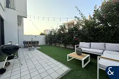 End Unit | 4 bedrooms | Near to Park