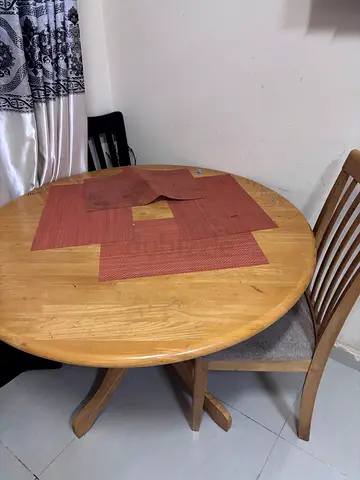 table with chair-Round Wooden Dining Table with Elegant Design