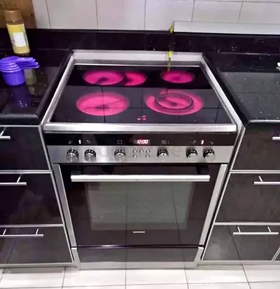 Siemens 4 burner electric ceramic cooker latest model very good condition