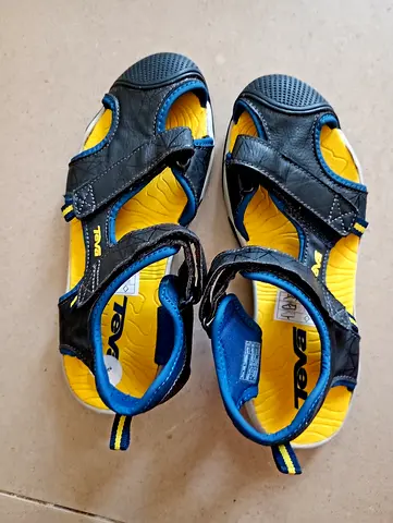 Boys Comfortable Sports Sandles in Excellent Condition