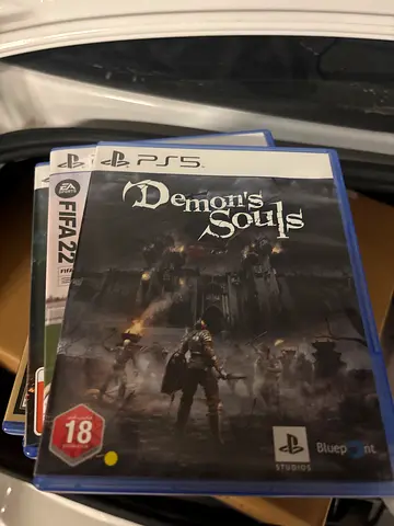 Gaming Collection: Demons Souls and FIFA 22 for PS5