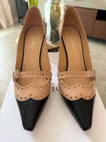 Dior beige pumps