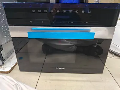 Miele built in oven 7000 series excellent condition like new