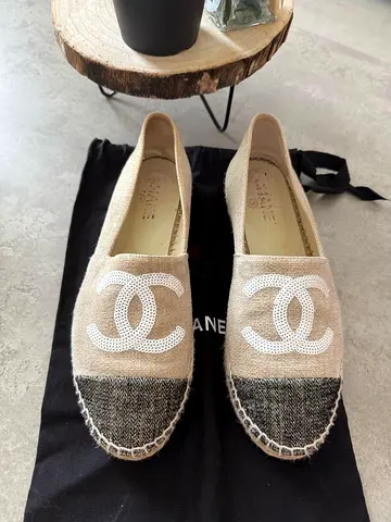 Chanel sneakers en toile