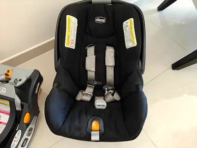 Chicco KeyFit 30 Infant Car Seat with Base - Excellent Condition
