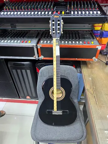 Yamaha Acoustic Guitar - Great for Beginners!