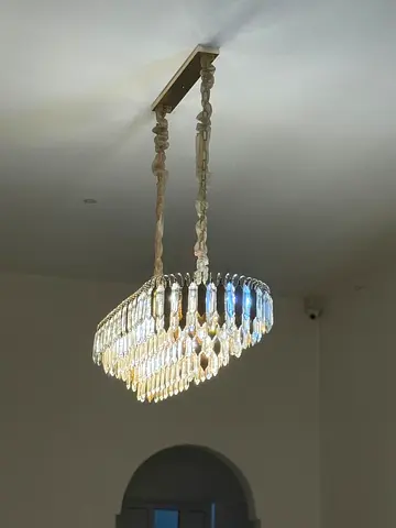 Elegant Modern Chandelier with Unique Design 6 Pisces