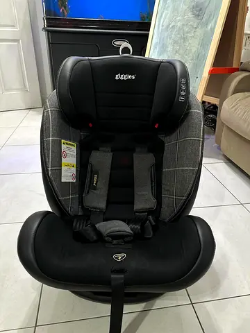 Giggle car seat from 5 months to 36 kg kid Has 360° rotation
