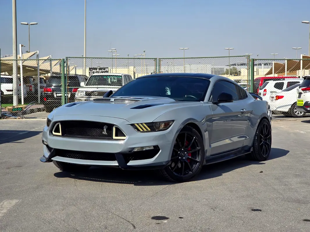 Ford Mustang 2015 — photo 1 of 10