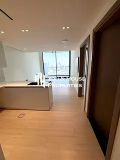 Spacious 1BR | Bright Layout | High Floor | 2 minutes to Entry &amp; Exit