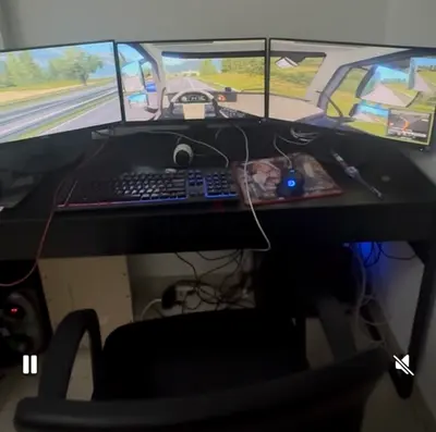 Triple monitor Gaming PC