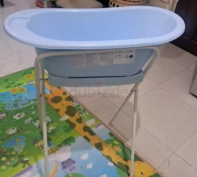 High stand Baby Bath Tub with crown printed baby bather with straps for Comfortable Bath Time