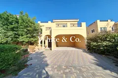 Private Pool l Single Row l Closed Kitchen