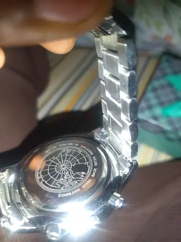 ساعة رجالية أنيقة، حالة ممتازة، شغّالة 100%.
سوار ستانلس ستيل، تصميم كرونوغراف، شكل فاخر