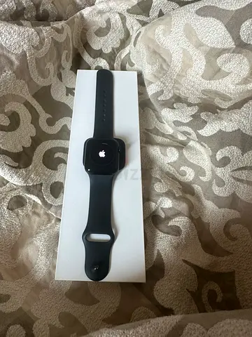 Apple watch se gen2 40mm for AED 400