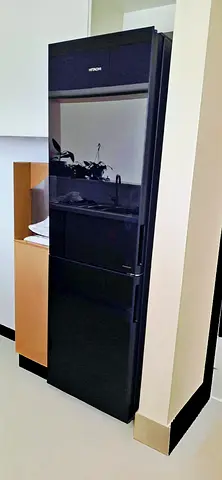 Hitachi Top Fridge + Bottom Freezer – Black Glass Finish | 60 cm Width | 190 cm Height