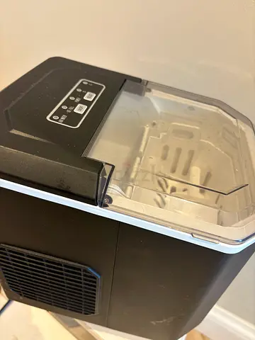Compact Ice Maker for Your Refreshing Needs