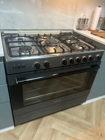 Toshiba Gas cooker 90x60cm latest model oven with fan