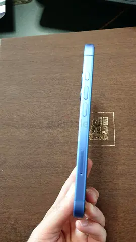 Sleek Blue Mobile Phone - Excellent Condition
