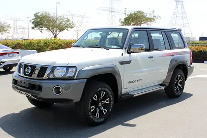 NISSAN PATROL SUPER SAFARI الأسطورة  AL OSTOWRA EDITION M/T 2024 MODEL عادي GCC DEALAR WARRA