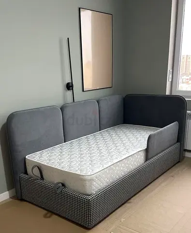 Comfortable Modern Daybed with Mattress