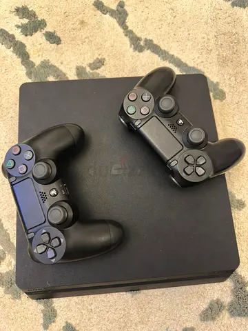 PS4 SLIM FOR SALE/سوني 4 للبيع قابل للتفاوض