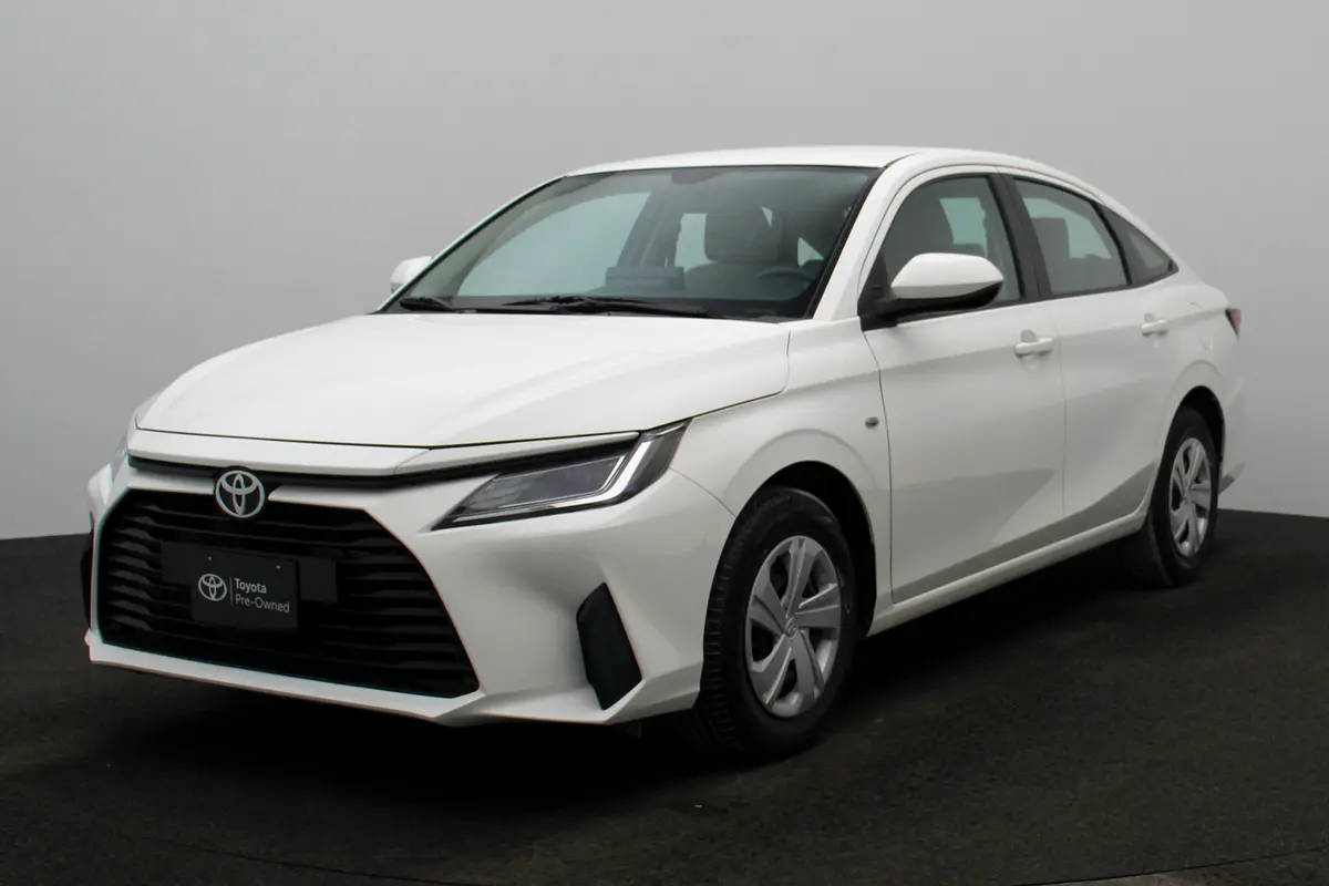 Toyota Yaris 2023 — photo 1 of 19