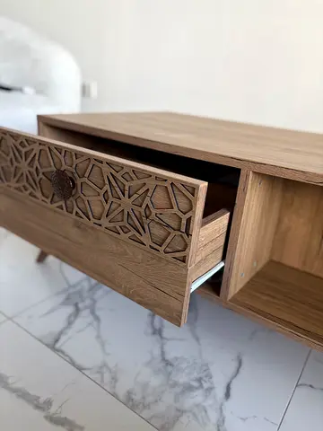Move out- Elegant Wooden Coffee Table with Intricate Design in excellent condition