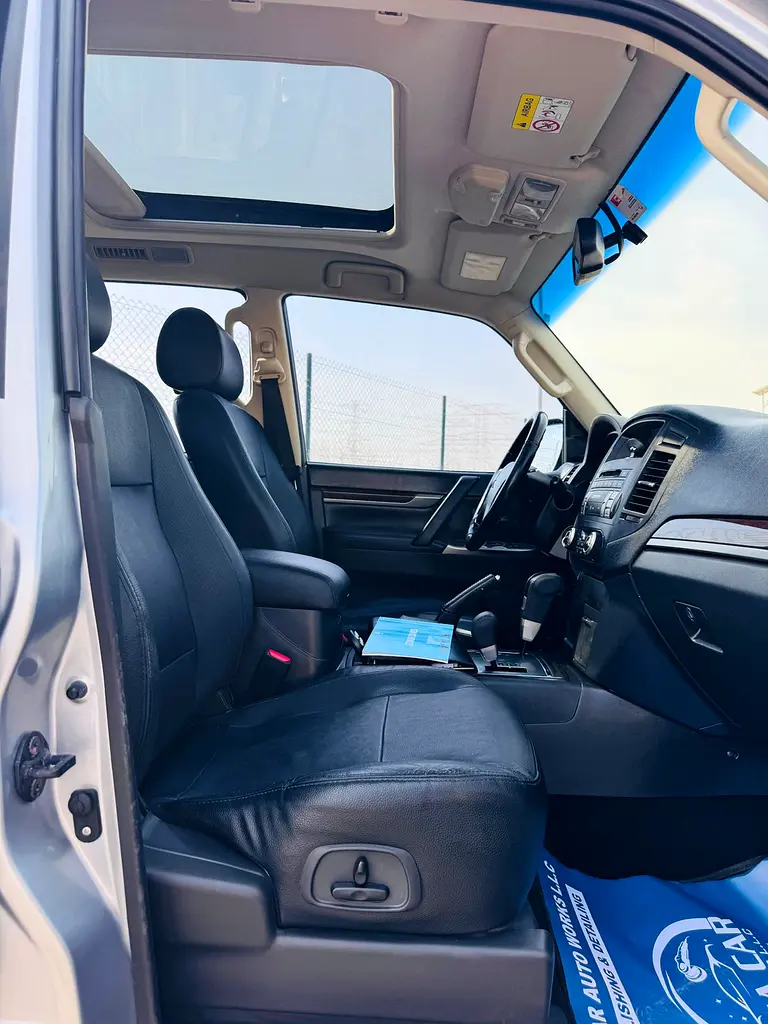 /ar/city-dubai/cate-car-used-car/mitsubishi-pajero-2014-38l-gls-5-door-high-petrol-auto-awd-45762652216100864/-17