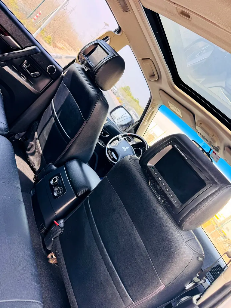 /ar/city-dubai/cate-car-used-car/mitsubishi-pajero-2014-38l-gls-5-door-high-petrol-auto-awd-45762652216100864/-10