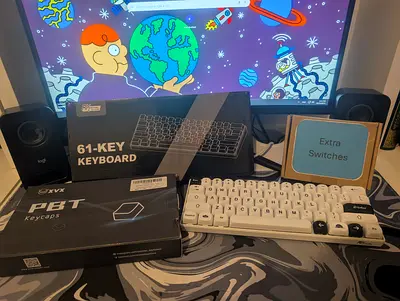 ROYAL KLUDGE 61 Custom Mechanical Keyboard with Extra Switches and Keycaps. FOAM  TAPE mod included