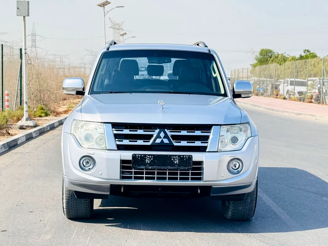 /ar/city-dubai/cate-car-used-car/mitsubishi-pajero-2014-38l-gls-5-door-high-petrol-auto-awd-45762652216100864/-4