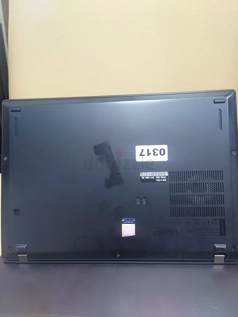 كمبيوتر محمول لينوفو - أداء موثوق به مع بناء متين x390 ذاكرة وصول عشوائي 16 جيجابايت، سعة تخزين 256 جيجابايت