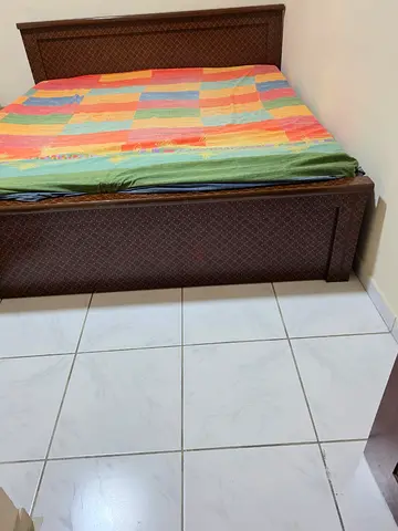 King Size bed 180×190,Along with mattress,Bed is in good quality,really strong,mattress is free